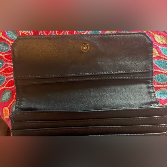 Black leather Capezio wallet. Measures about 7 x 4“. EUC - Picture 12 of 12